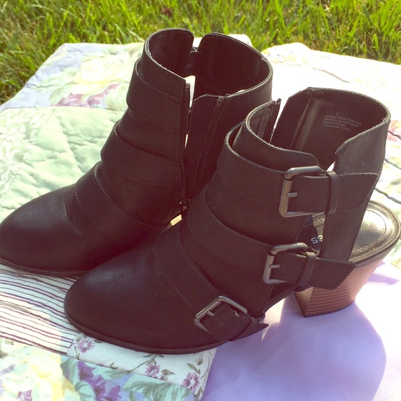 Express Booties! 🎀 - Picture 1 of 4
